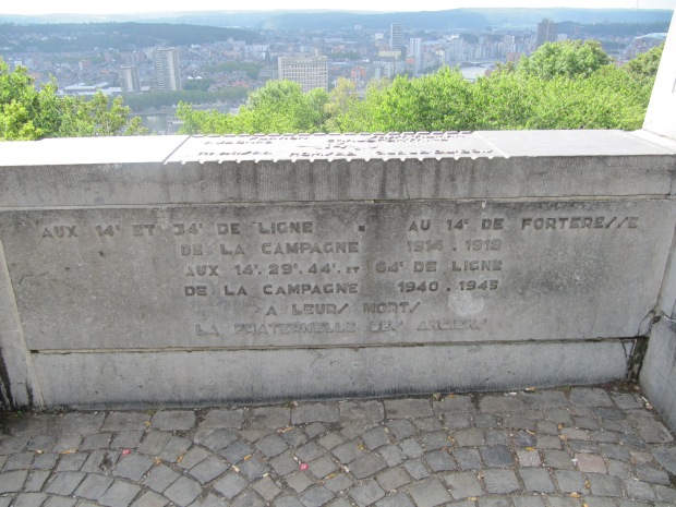 Inscriptions aux valeureux combattants qui donnèrent leur vie à Liège. 